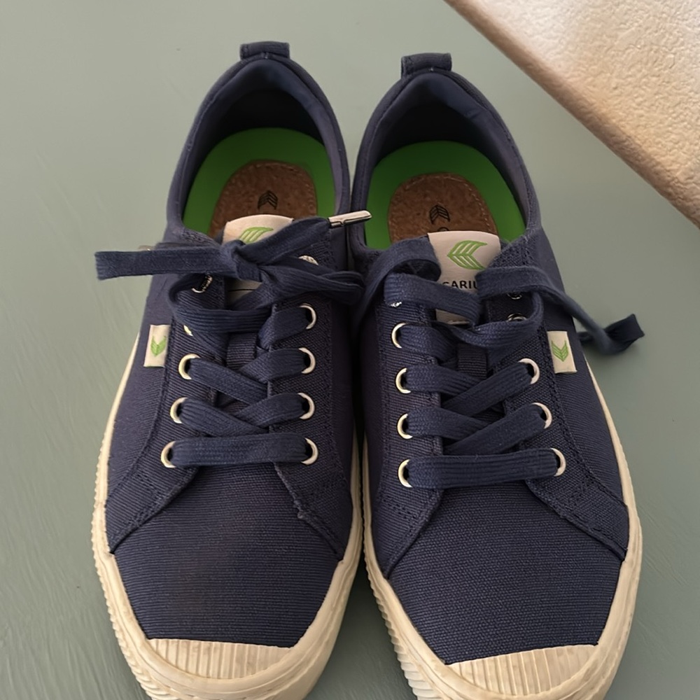 Cariuma Women's OCA Low Top Shadow Blue Canvas Shoes Size 8.5